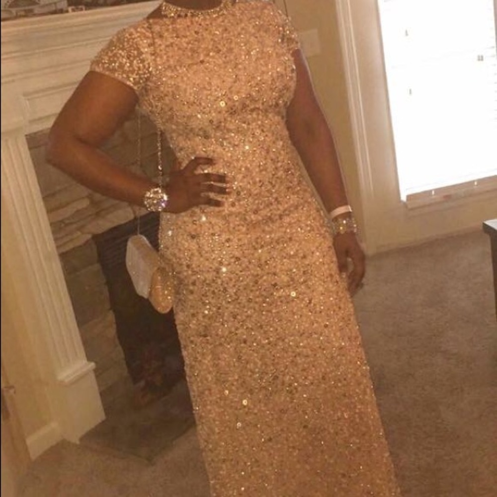 ADRIANNA PAPELL
Scoop Blush Pink Sequin gown - Picture 1 of 5